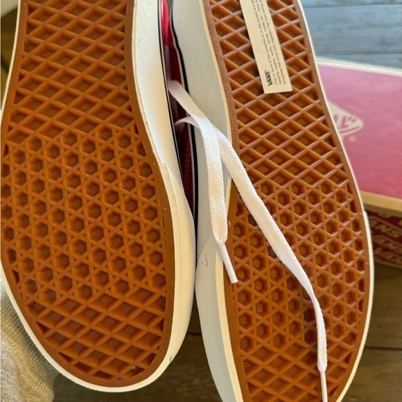 NWT Vans Unisex Closed-Toe Trainers ladies size 9.5 red/white - Picture 6 of 7